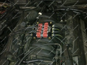Aštuoni dujų purkštukai Valtek BMW 730 automobilyje