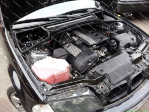 BMW 325 į kurį sumontuota dujų įranga su BARACUDA dujų purkštukais Servise 007